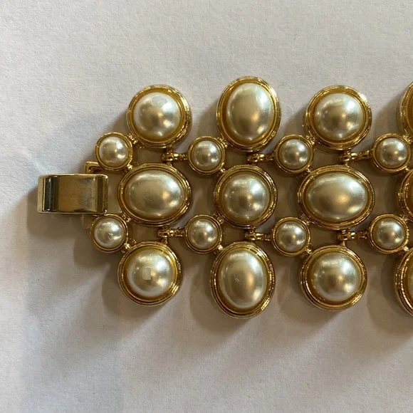 Pearl and Gold Statement Bracelet! - Picture 3 of 5